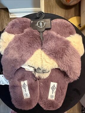 Plush Faux-Fur Women's Slippers in Mauve & Cream